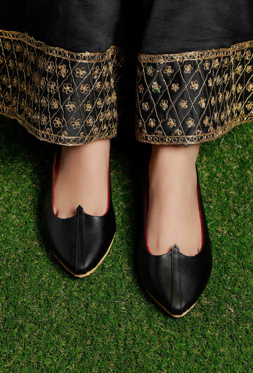 Black Cruelty-Free Leather Juttis